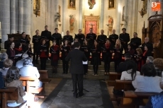Foto 5 - Las piezas sacras del coro ‘Capella Ægitaniensis’ resuenan en la Catedral