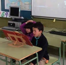 Foto 4 - Skype sirve de enlace a los alumnos de Sobradillo y Bañobárez para celebrar el Día del Libro
