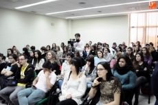 María Guerra descubre los secretos del cine a los estudiantes de la USAL