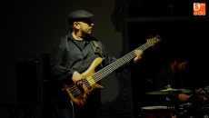 Santi Tamariz y su banda animan la Casa Lis con blues y rhythm &lsquo;n&rsquo; blues