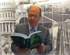 ‘El Jardín de los vientos’, obra reunida del poeta Luis Alberto Ambroggio, llega a Salamanca 