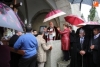 Foto 2 - La lluvia obliga a cubrir al Nazareno en la procesión de subida a la ermita del Cordero
