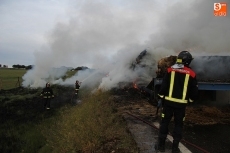 Foto 5 - Espectacular incendio de un tráiler en la CL-517 a la altura de Villaseco de los Gamitos