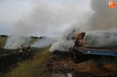 Foto 4 - Espectacular incendio de un tráiler en la CL-517 a la altura de Villaseco de los Gamitos