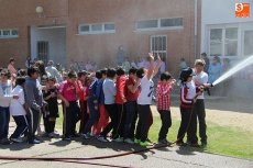 Foto 6 - Los alumnos del CEIP Manuel Moreno Blanco se preparan para ser los bomberos del mañana