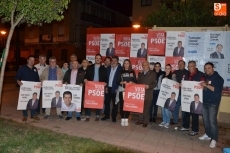 Foto 5 - La pegada de carteles abre la campaña de una nueva era política en Miróbriga