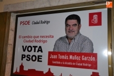 Foto 4 - La pegada de carteles abre la campaña de una nueva era política en Miróbriga