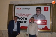 Foto 3 - La pegada de carteles abre la campaña de una nueva era política en Miróbriga