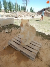 Foto 5 - Homenaje a la piedra de Villamayor, su mejor embajadora