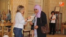 Foto 6 - Familia entrega los diplomas de los cursos de Refuerzo Educativo y español para extranjeros