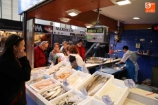 Foto 5 - El Mercado Central abre sus puertas con quejas de los comerciantes por la escasa iluminación de la ...