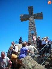Foto 5 - La cofradía de la Santa Vera Cruz reune a 300 personas en la romería a la Peña de la Cruz