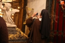 Foto 4 - Carmelitas Descalzas de todo el mundo visitan el sepulcro de Santa Teresa 
