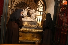 Foto 3 - Carmelitas Descalzas de todo el mundo visitan el sepulcro de Santa Teresa 