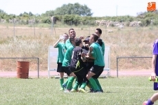 Foto 5 - El CDF Vitigudino celebra el ascenso a Primera División con una nueva victoria frente al Jai-Alai...