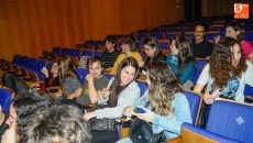 El grupo de teatro La Máscara de la UPSA divierte al público con La Cena de los Idiotas 