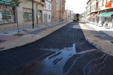 El asfaltado se&ntilde;ala la recta final de las obras de la calle San Fernando