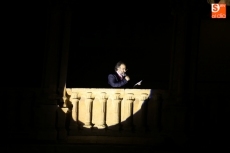 Doce poetas recitan sus versos para elevar a Santa Teresa en el Claustro de San Esteban