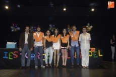 Alumnos del IES Torres Villarroel celebran su graduaci&oacute;n 