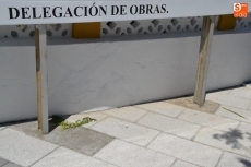 Foto 6 - Colocado el cartel anunciador de las obras de la calle San Fernando justo cuando llegan a su fin