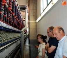Foto 4 - Alumnos del Ciudad de Béjar visitan fábricas téxtiles como parte de su proceso educativo