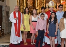 Foto 3 - El Obispo confirma a once jóvenes en San Andrés