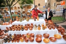 Foto 6 - La Feria de Artesanía cumple 40 años con una treintena de puestos en la Plaza de los Bandos