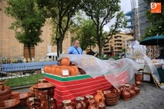 Foto 4 - La Feria de Artesanía cumple 40 años con una treintena de puestos en la Plaza de los Bandos