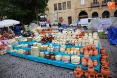 Foto 3 - La Feria de Artesanía cumple 40 años con una treintena de puestos en la Plaza de los Bandos