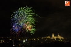 Foto 4 - Los fuegos artificiales inundan de color el cielo de Salamanca 