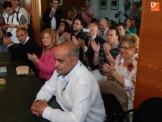 Foto 5 - Manuel Gago asume la alcaldía de Villamayor tendiendo la mano a la oposición para trabajar en...