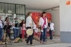 Foto 4 - La música y distintos bailes marcan el inicio de la Semana Cultural del CEIP Manuel Moreno Blanco