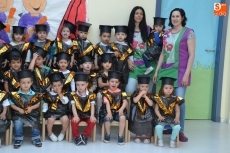 Foto 6 - Los alumnos de la Escuela Infantil se ponen la toga y el birrete en su graduación