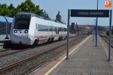 Foto 5 - Un tren de pasajeros hace parada en Miróbriga dos años después