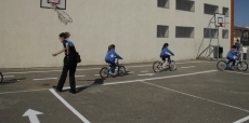 Foto 6 - La Policía Municipal imparte educación vial en el Colegio Santa Isabel