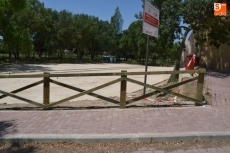 Foto 4 - Completado el vallado del nuevo parking mientras empieza a construirse el pantalán