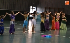 Foto 3 - Las alumnas de danzas orientales del Centro de Pilates Tere demuestran lo aprendido