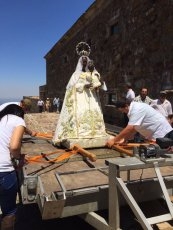 Foto 4 - La Virgen Morena acaba por subir al Santuario de la mano de los romeros más pequeños