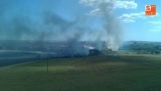 Un llamativo incendio genera una gran columna de humo al norte de la ciudad 