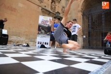 El F&Agrave;CYL arranca con un espect&aacute;culo de breakdance por las plazas de Salamanca