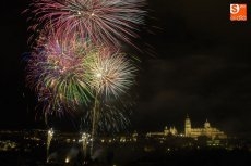 Los fuegos artificiales inundan de color el cielo de Salamanca 