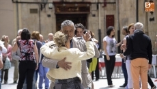 Ma&ntilde;ana de tango en la plaza de Monterrey 