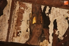 Hallan unas pinturas renacentistas ocultas en la iglesia de Santiago