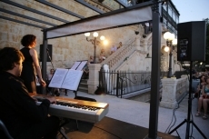 La música de Chema Corvo y Marisa Marzo llena de magia la Casa Lis