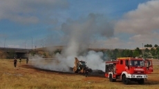 Las labores de los bomberos tras la hoguera de san Juan, protagonistas el d&iacute;a despu&eacute;s