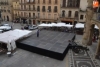 Foto 2 - El último día de aparcamiento en la Plaza, limitado por el macroescenario para La Charrada