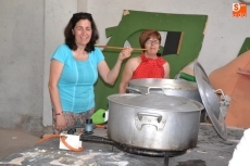 Foto 4 - Los vecinos de San Andrés cierran sus fiestas degustando patatas con carne
