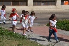 Foto 4 - Los niños de la Escuela Infantil y de Conciliamos festejan San Fermín