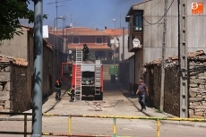 Nuevo incendio de un cami&oacute;n cargado de paja en pleno casco urbano de Vitigudino