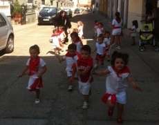 Foto 4 - Último encierro en la Escuela Infantil antes de cantar el ‘Pobre de mí’